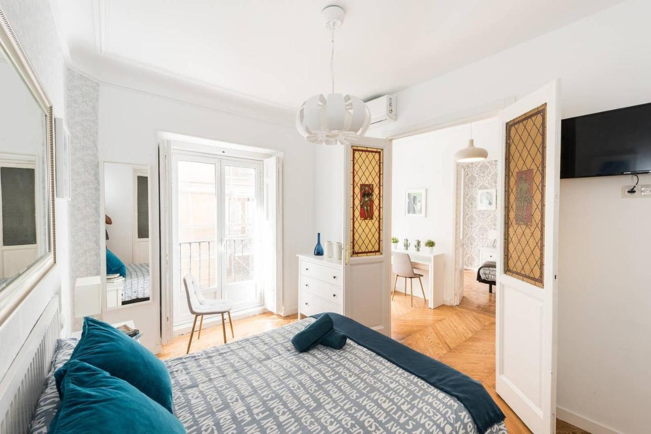 Apartamentos En Sol, Madrid Centro Bagian luar foto