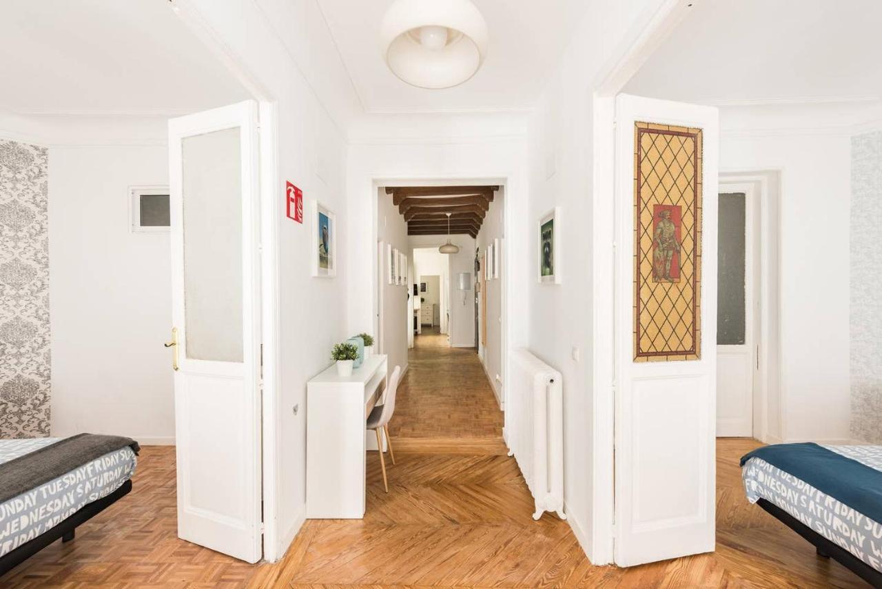Apartamentos En Sol, Madrid Centro Bagian luar foto