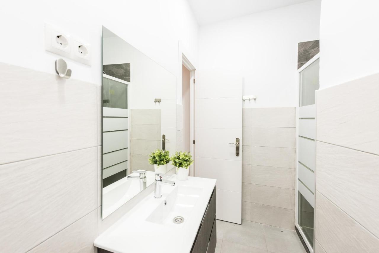 Apartamentos En Sol, Madrid Centro Ruang foto